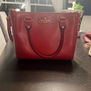 I am selling a Tory Burch shoulder bag
